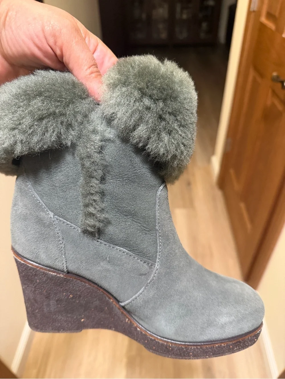 EMU Australia Heighton Low Sheepskin Wedge Boots 7 Dark Olive Gray Water Resista